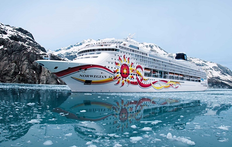 Norwegian Cruise Line’ın gemisi buz dağına çarptı