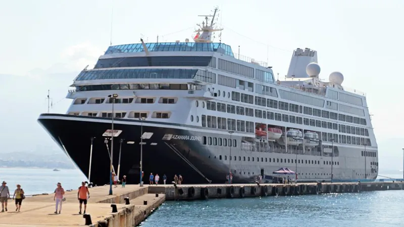 Azamara Journey kruvaziyeri 676 yolcusuyla Alanya