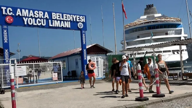 Amasra 8 ayda nüfusunun 230 katı turist ağırladı