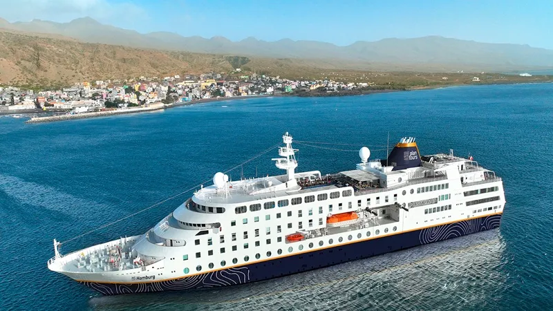 Alanya, 2025 yılının ilk kruvaziyer gemisini karşıladı