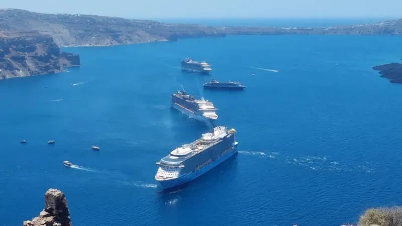 Santorini ve Mikonos’a kruvaziyer seferleri askıya alındı