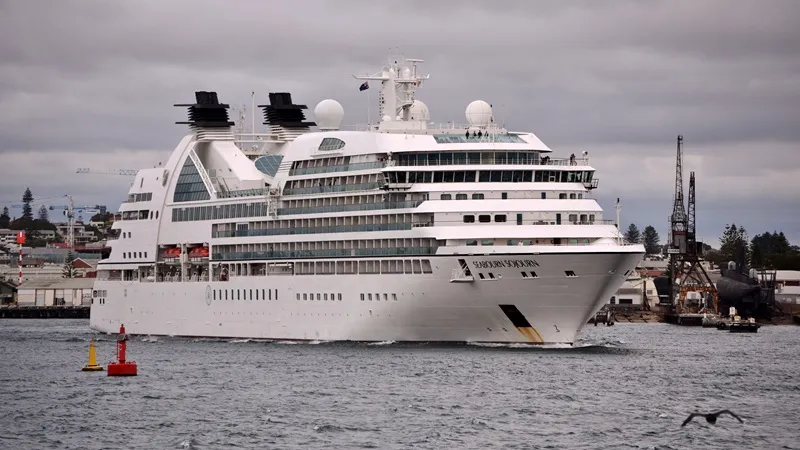Mitsui Ocean Cruises, Seabourn Sojourn gemisini satın aldı