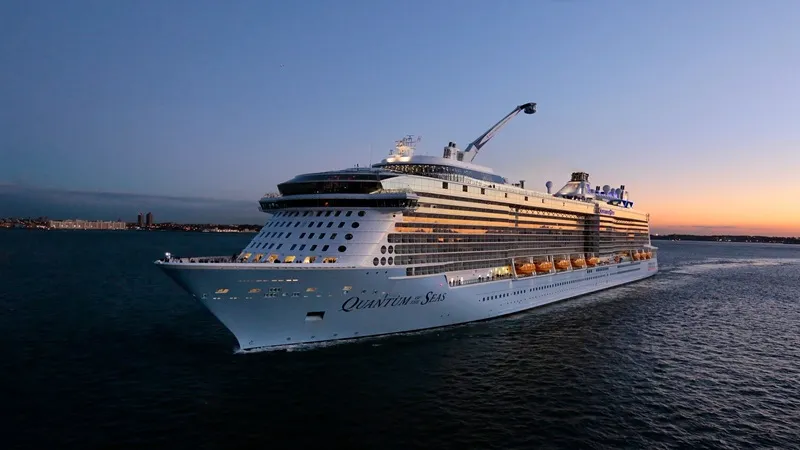 Royal Caribbean, Tropik fırtına nedeniyle seferini iptal etti