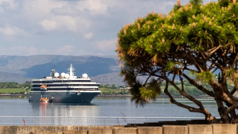 World Explorer ile Bantry Bay