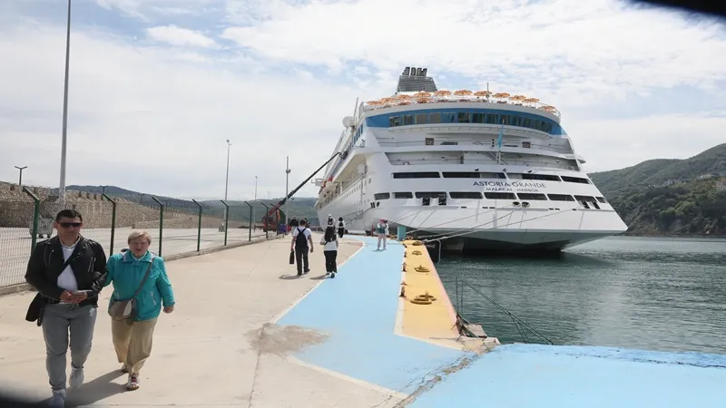 Amasra’ya Astoria Grande’den yoğun turist akını