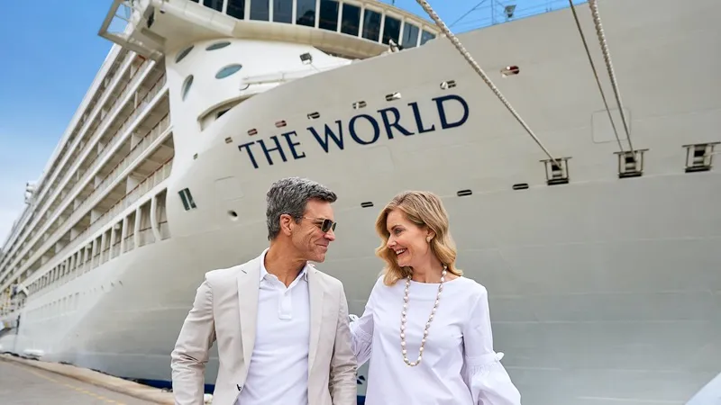 The World Gemisi Cádiz’de Yenileniyor