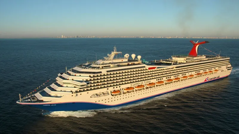 Carnival Valor Atlantik’e açıldı