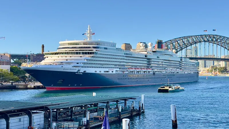 Queen Elizabeth Alaska Sezonunu Seattle’da Başlattı