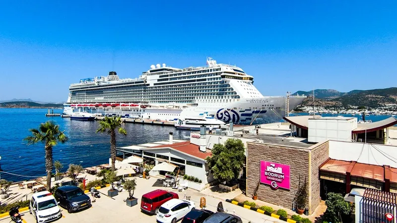 Aroya Gemisi Bodrum’da İlk Kez Demir Attı