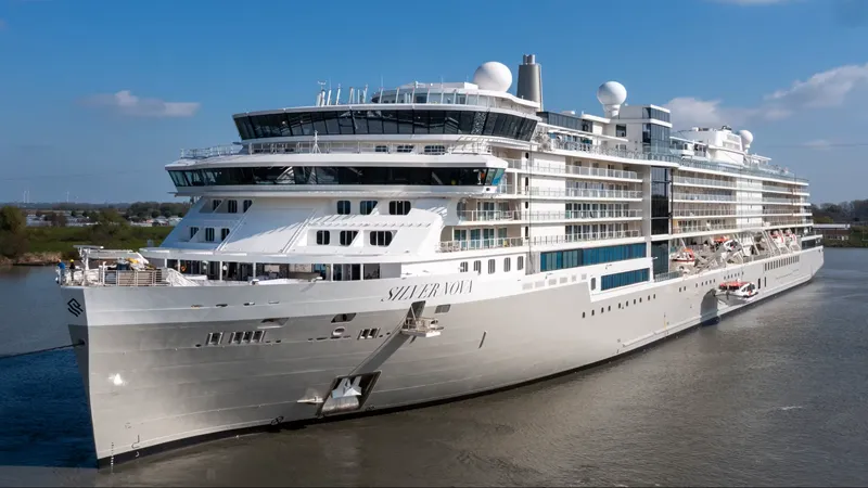 Silversea Yolcuları Adele Adası’nda Mahsur Kaldı