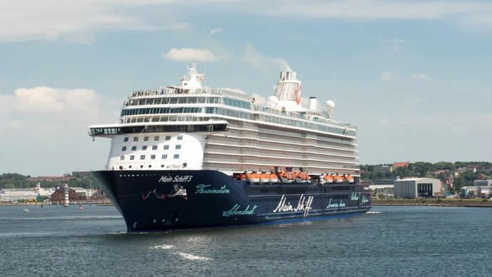 Mein Schiff 5 Ege Ports Limanı`nda