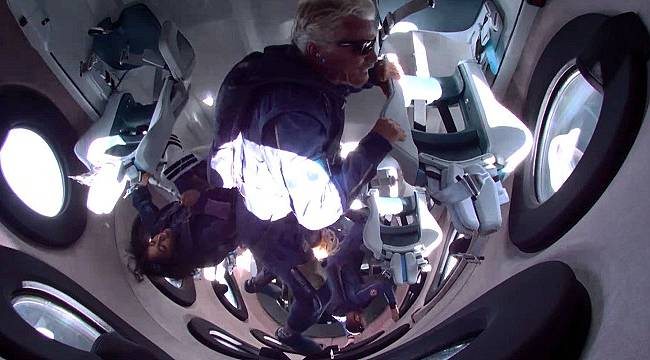 Richard Branson uzaya giden ilk milyarder oldu