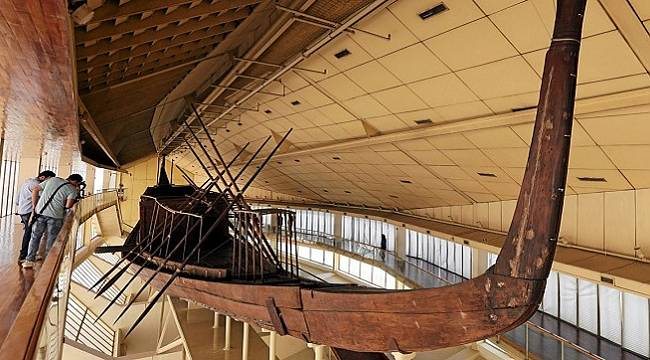 Dünyanın en eski gemisi Büyük Mısır Müzesi`ne taşındı 